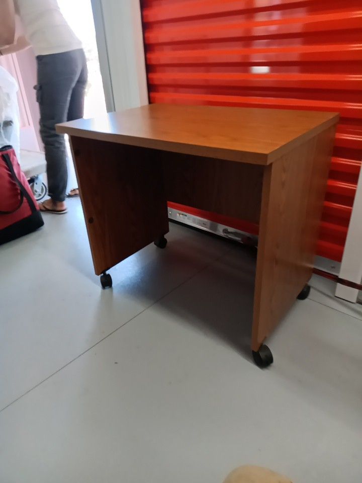 Laminate Wood Finish on Particle Board Office Mini Desk