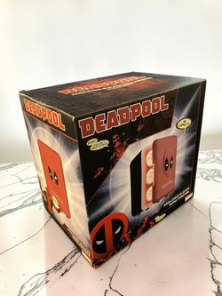 Marvel Deadpool Molded 6-Can Mini Fridge