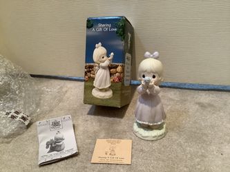 Precious Moments “Sharing the Gift of Love” NIB