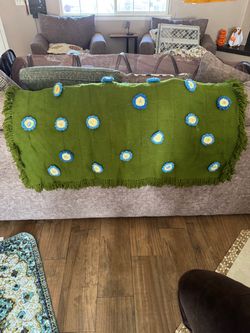 VTG throw blanket 48 x 64 3d flowers handmade