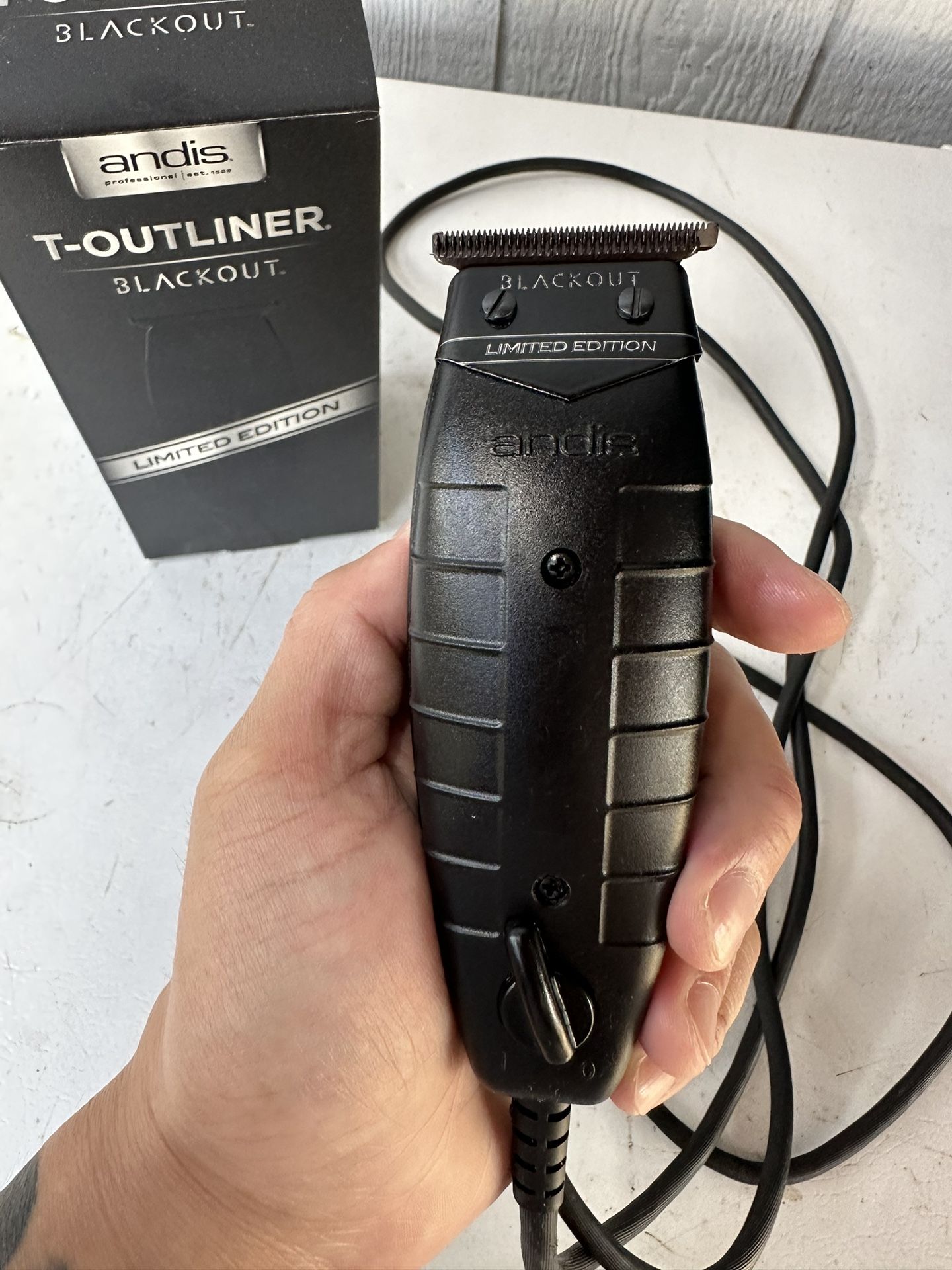 Andis T Outliner Blackout Trimmer