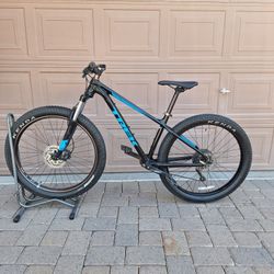 TREK ROSCOE 6 MOUNTAIN BIKE 27.5 INCH 1 X 10 SPEED ( CHECK MY OTHER BIKES)