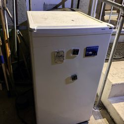 Mini fridge