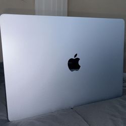 Apple MacBook Air M4 – 16GB RAM – 15.3” – Sky Blue