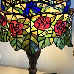 EXQUISITE LARGE TIFFANY STYLE LAMP