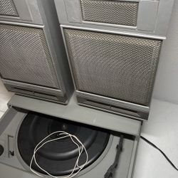 Vintage Emerson Cassette & Radio Player W/ Speakers. Record Player Not Working