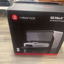 Brand New Roborock S8 maxv ultra with refill & drainage Retail $1800