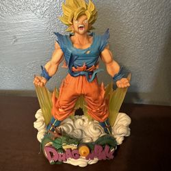 Super Saiyan Goku Statue 