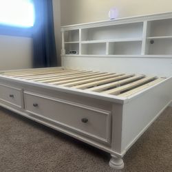 Ashley furniture Bed - Full Size