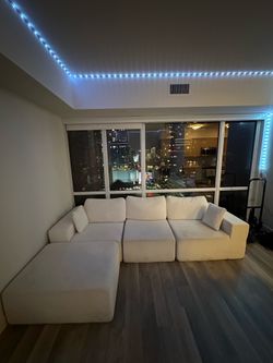 Modern Bone White Modular Sectional Sofa w/ Ottoman – Excellent Condition