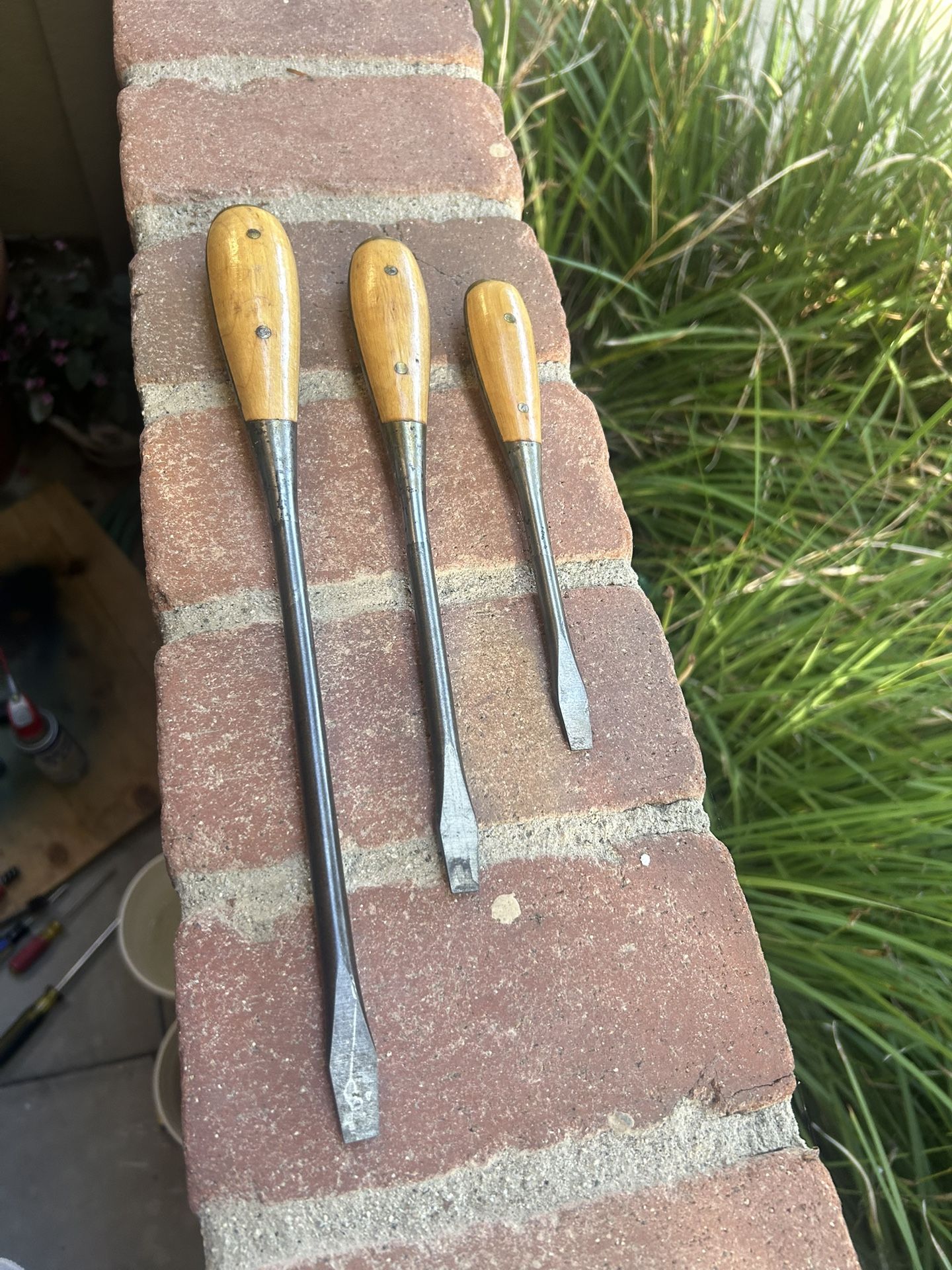 Set Of 3 - Vintage Irwin "Perfect Handle" Screwdrivers - Flat/Slot Head - 14.5"/11.25"/8.5"