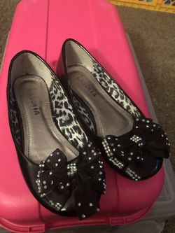 Lasonia Pretty Bowed Flats. Size 1Y