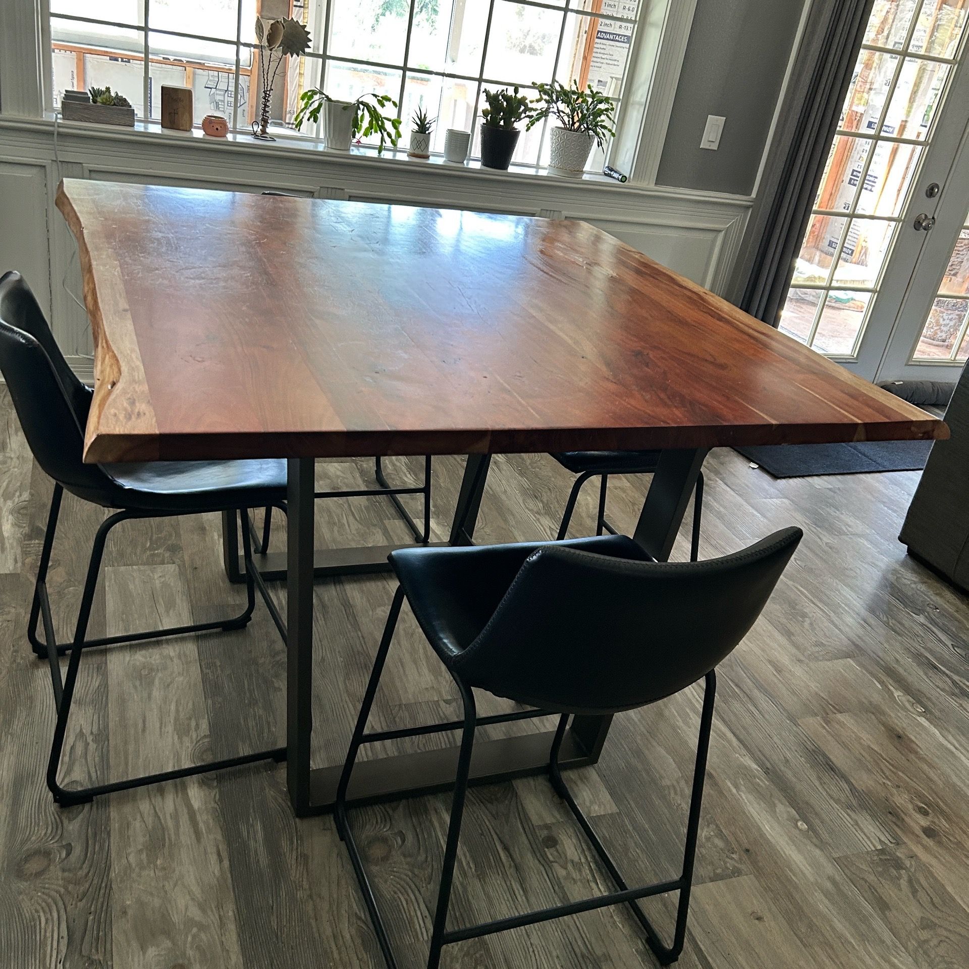 Kitchen table MUST GO