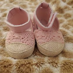 Pink baby shoes