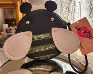 BRAND NEW LUV Betsy 💋 Bumble Bee Wristlet Wallet Coin Purse