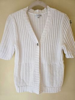 Medium Croft & Barrow open-stitch knit cardigan with a single button closure at  the center!
