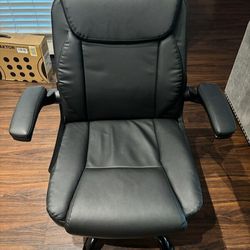 Black office chair