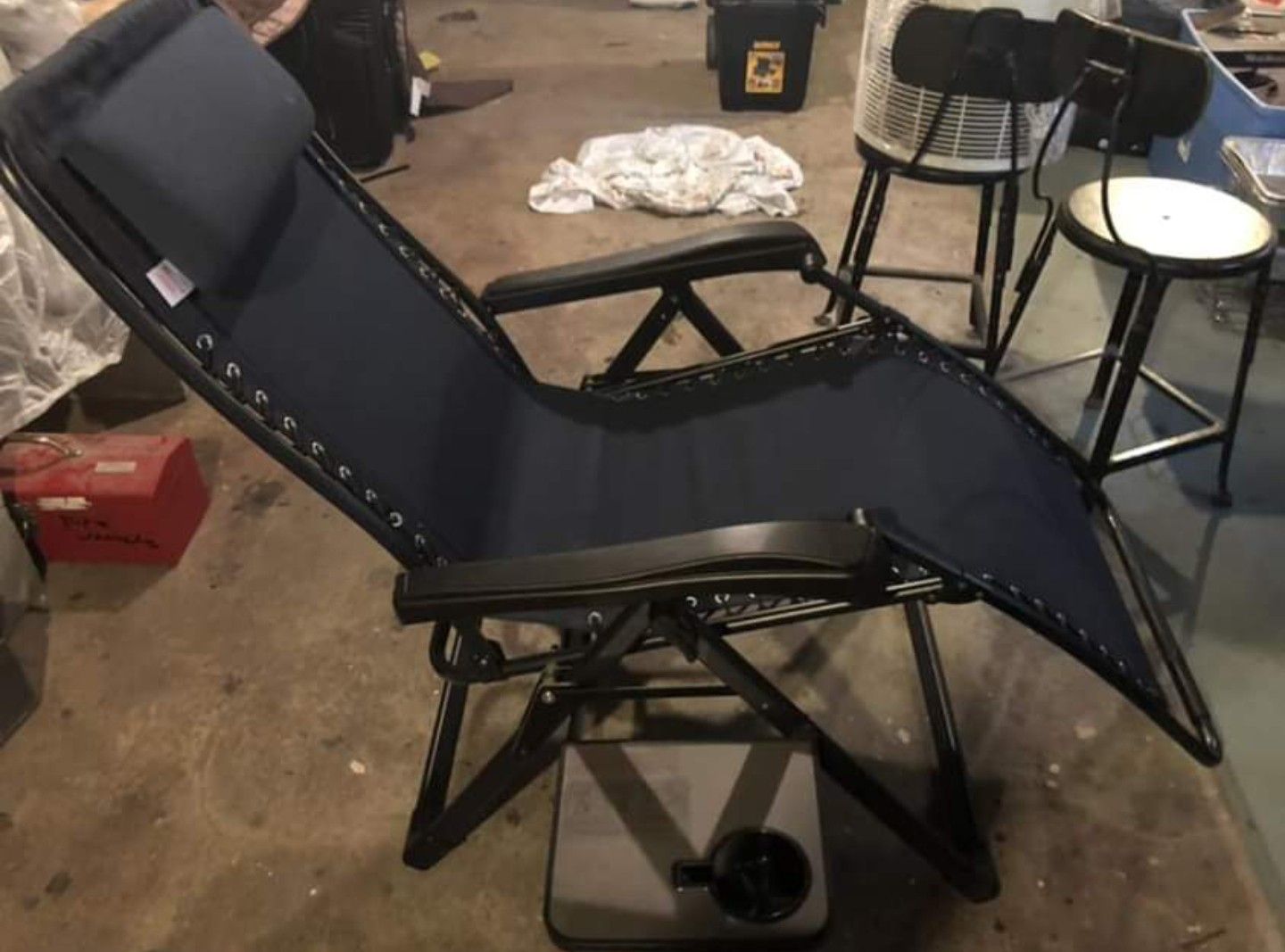 I have 2 new chairs for 75$ both