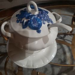 Blue & white soup tureen with lid & ladle