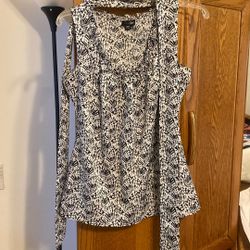 small, very comfortable and nice shirt women’s