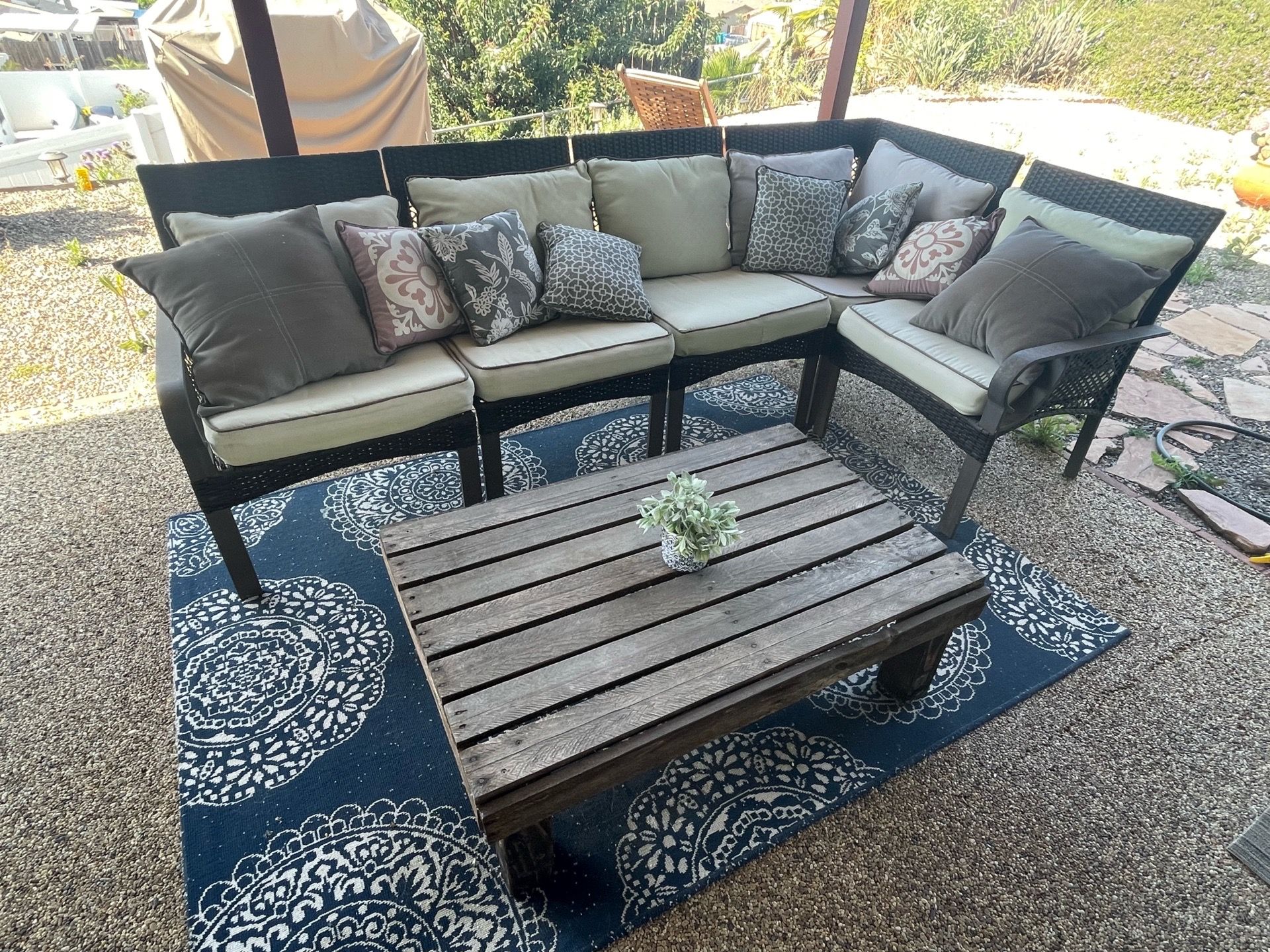 Patio furniture set