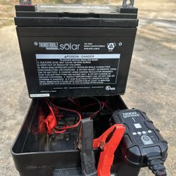 12V 35Ah Deep Cycle Solar Battery + NOCO Genius Charger