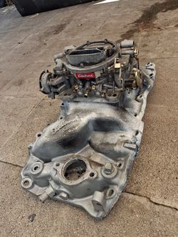 EDELBROCK ALUMINUM INTAKE AND CARB FOR  CHEVY 454 BB!! 250$
