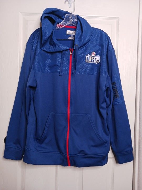 The Los Angeles Clippers NBA Exclusive Collection Men's Fleece Zip Hoodie in size Large is a stylish and comfortable sweatshirt perfect for basketball
