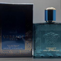 Versace cologne(THE BOX IS ONLY DAMAGED ON THE PICTURE NOT IN REAL LIFE)