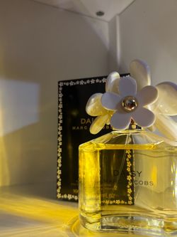 🌸 Daisy Marc Jacobs