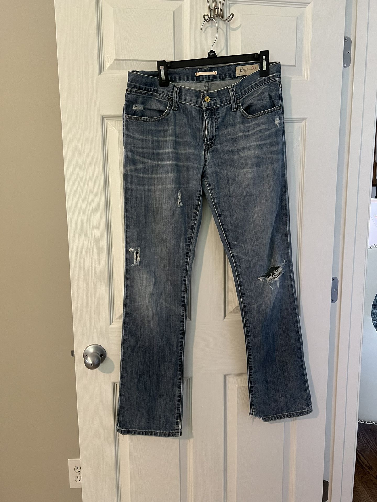 Gap Jeans, Women's  6/28 Blue Denim, Roslyn Boyfriend, Limited Edition Classic!  This pair of Gap jeans is a limited edition Roslyn Boyfriend style in