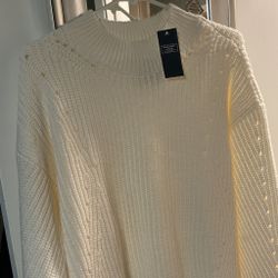 New Abercrombie & Fitch Sweater