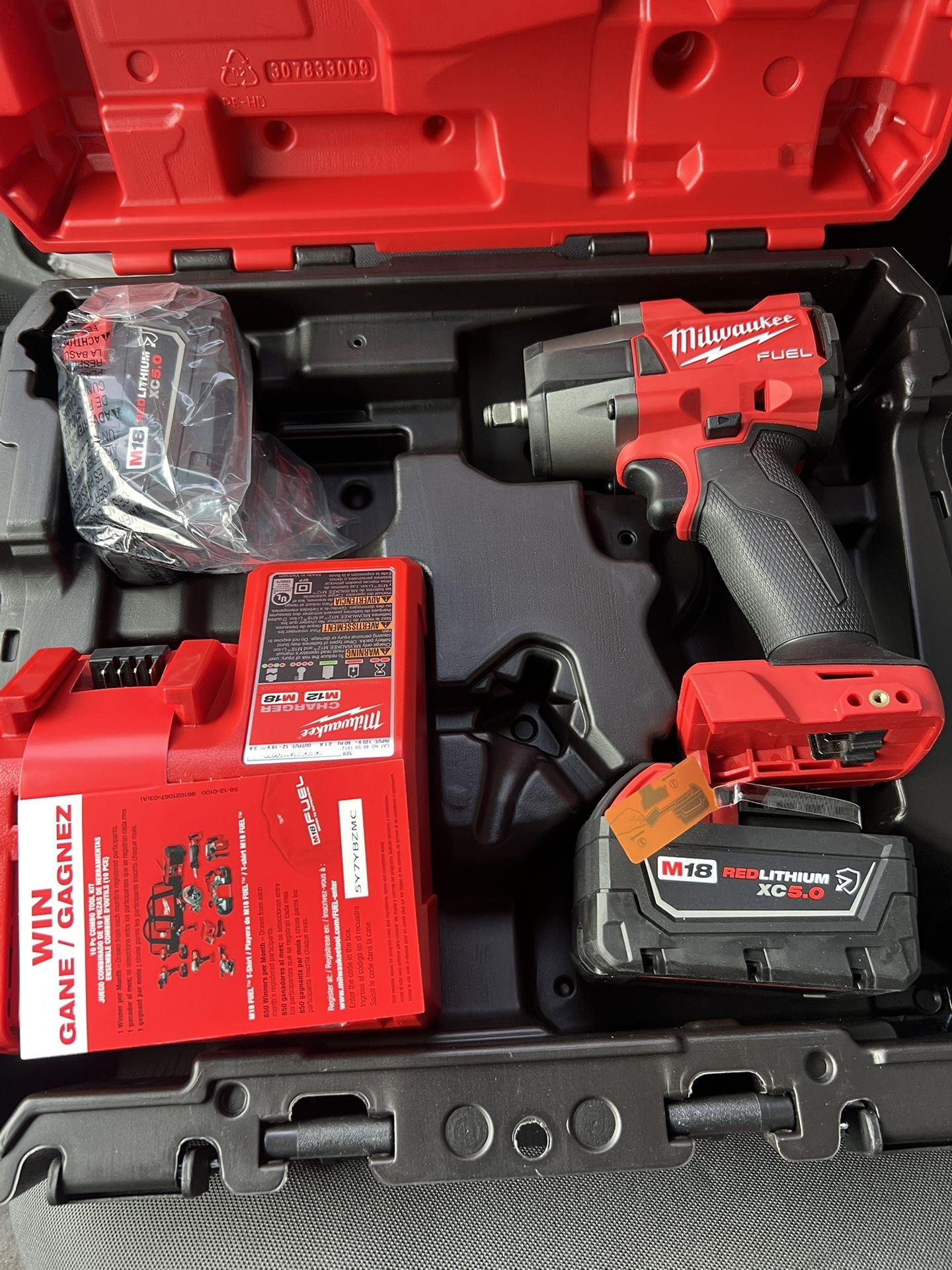 Milwaukee M18 2960-20 With 4 Batteries And Charger
