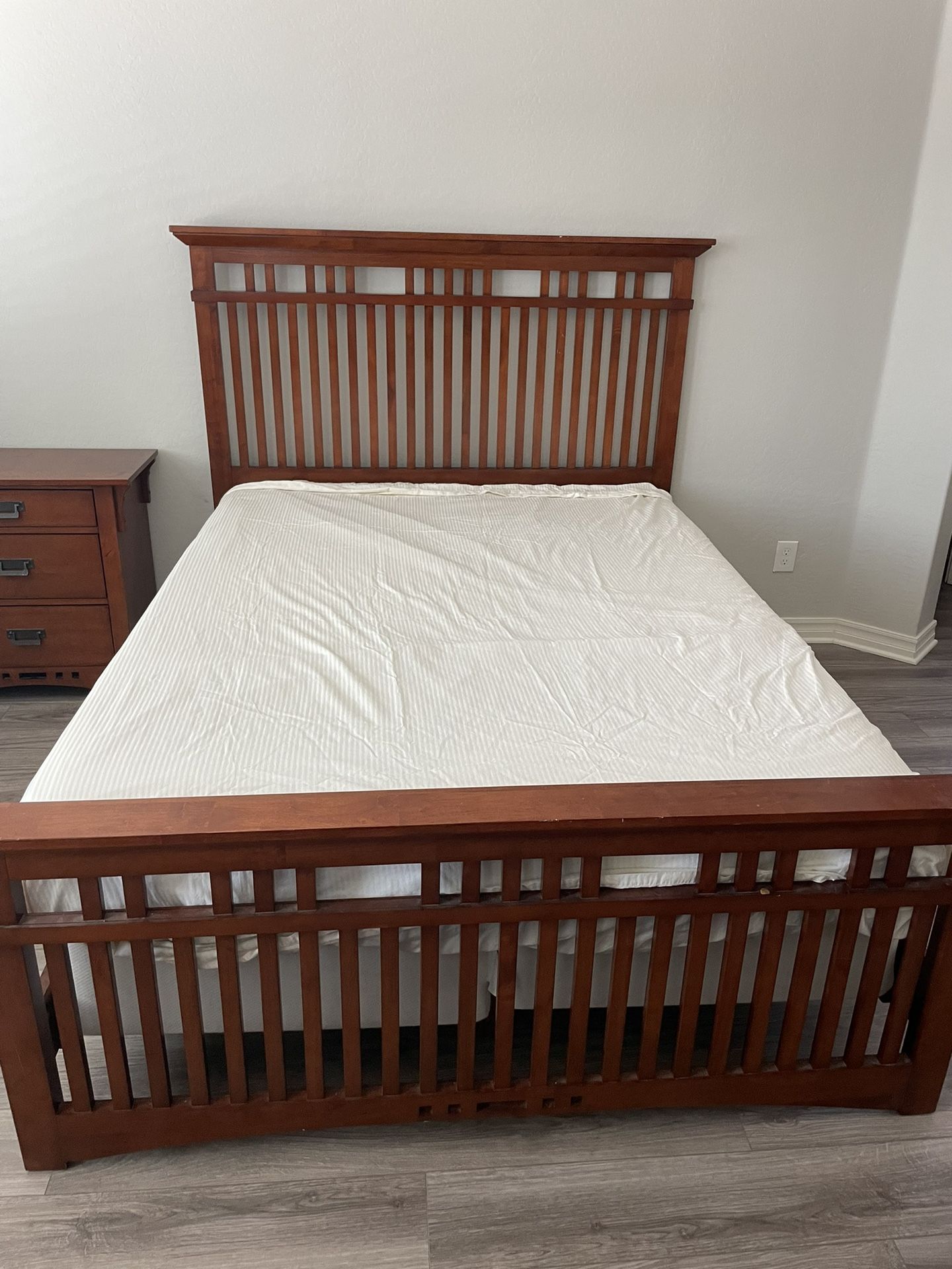 Broyhill Queen Bed Set for Sale in Phoenix, AZ OfferUp