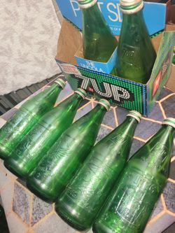 VERY RARE 1976 BICENTENNIAL Embossed 7up Bottles In ORIGINAL CASE W/ CARRIERS
