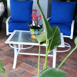 New White Metal Chair & Table Set