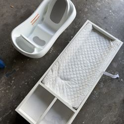 Baby Tub And Changing Table 