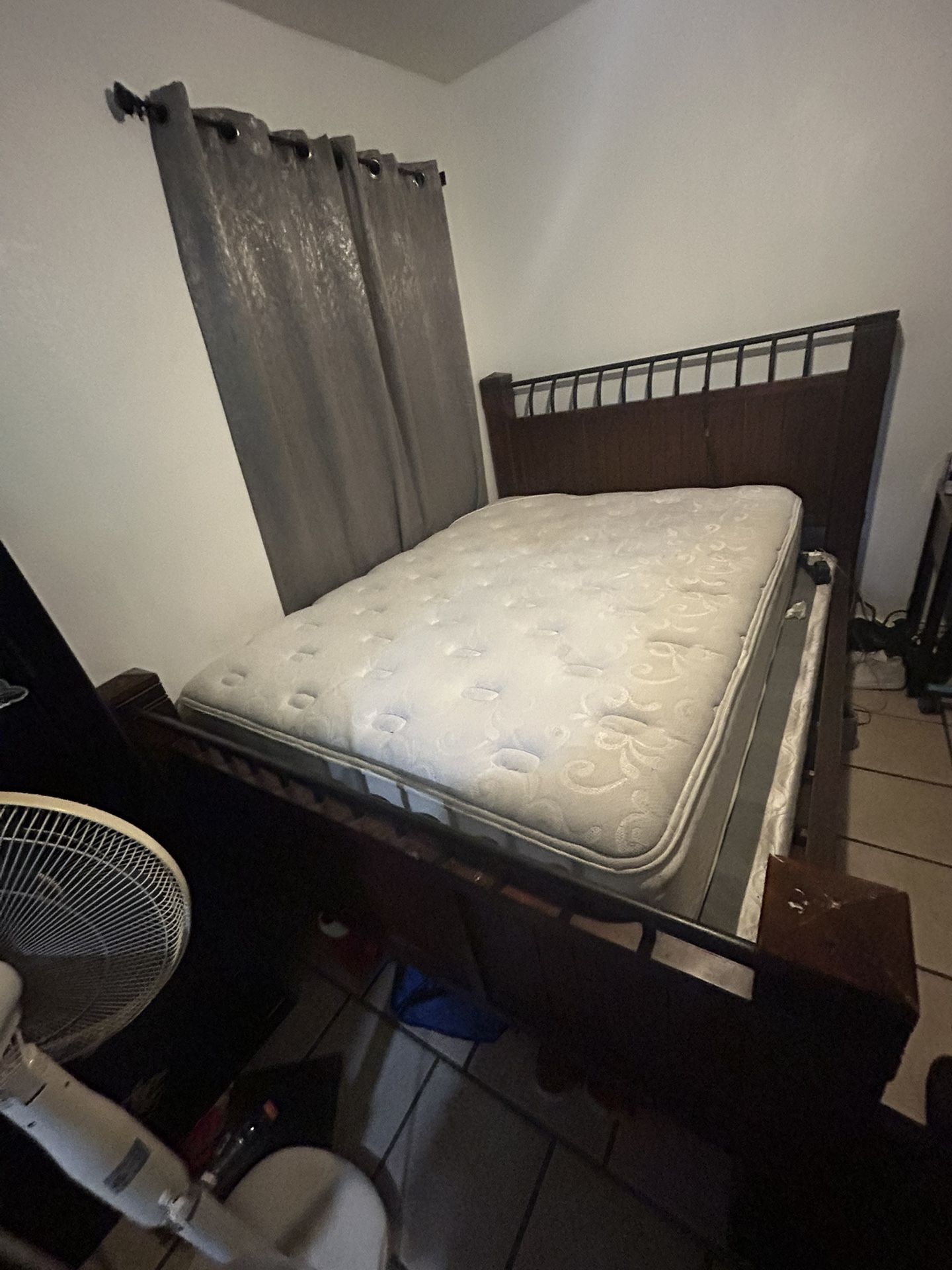 QUEEN BED FRAME 