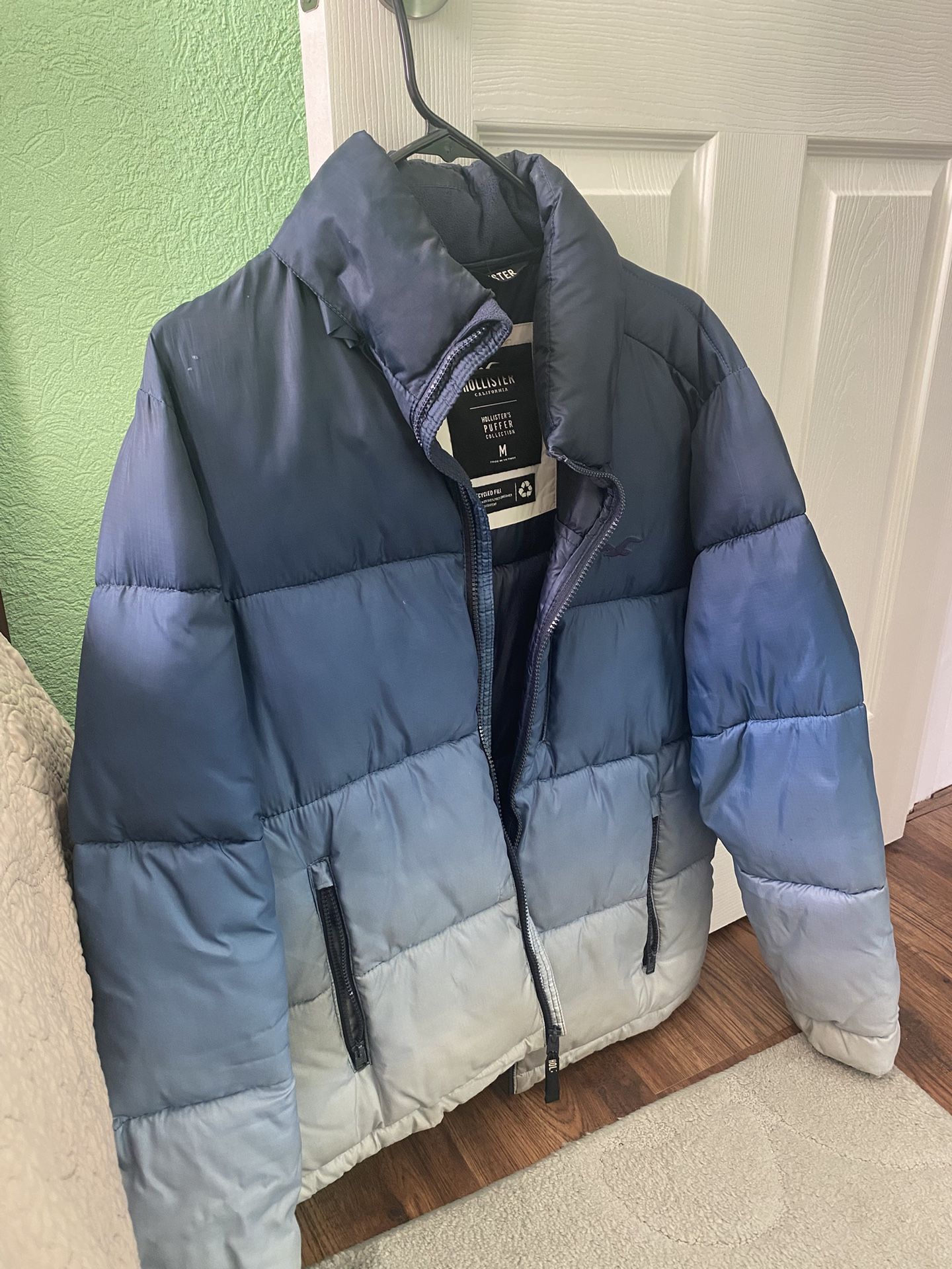 Hollister Puffer Medium