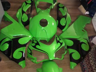 Honda fairings 2004-2007cbr 1000 RR complete with plastics