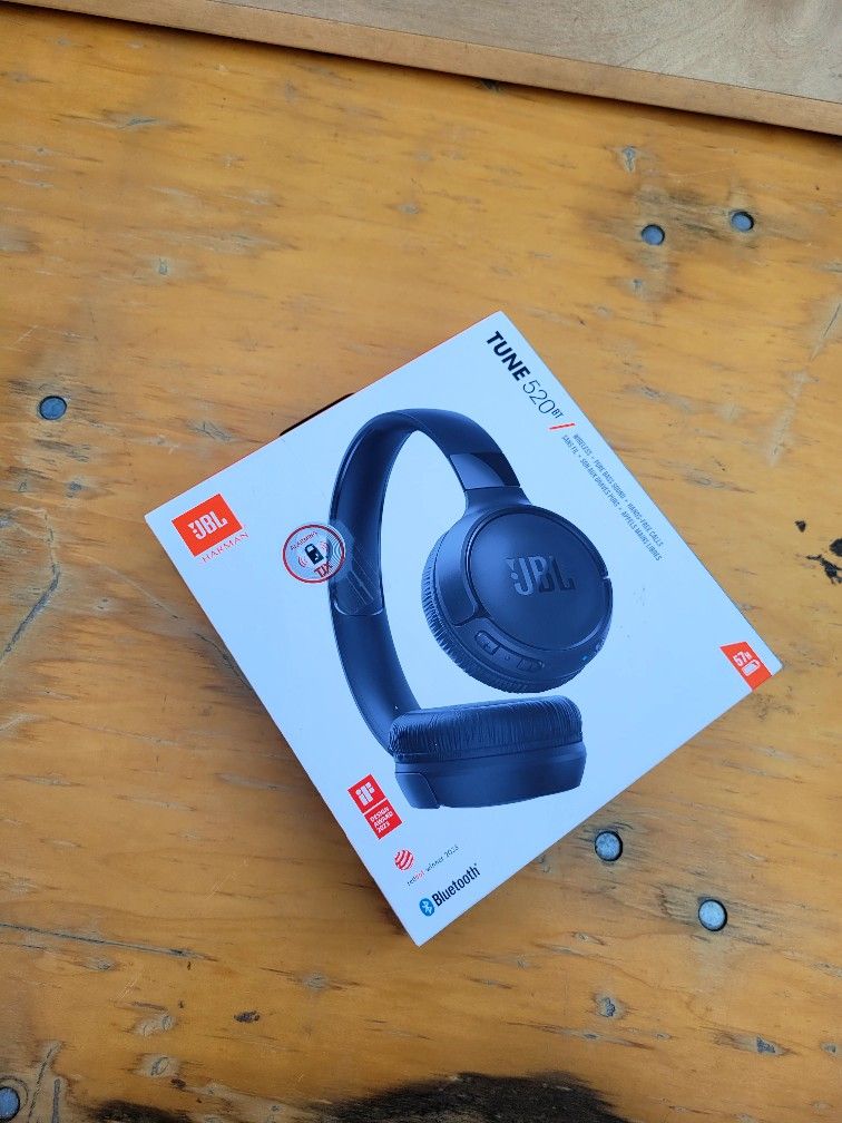 JBL Tune 520 Wireless Headphones