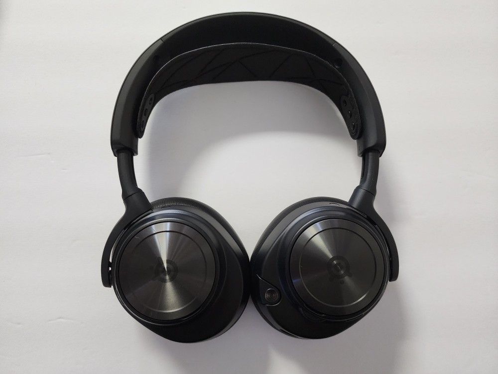 SteelSeries Arctis Nova Wireless Headphones 