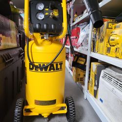DEWALT
15 Gal. Portable Electric Air Compressor