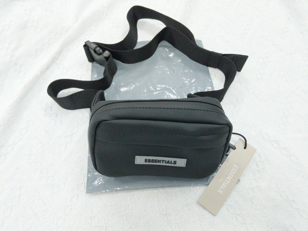 Men’s Essentials Sling Bag In Dark Slate/Stretch Limo/Black