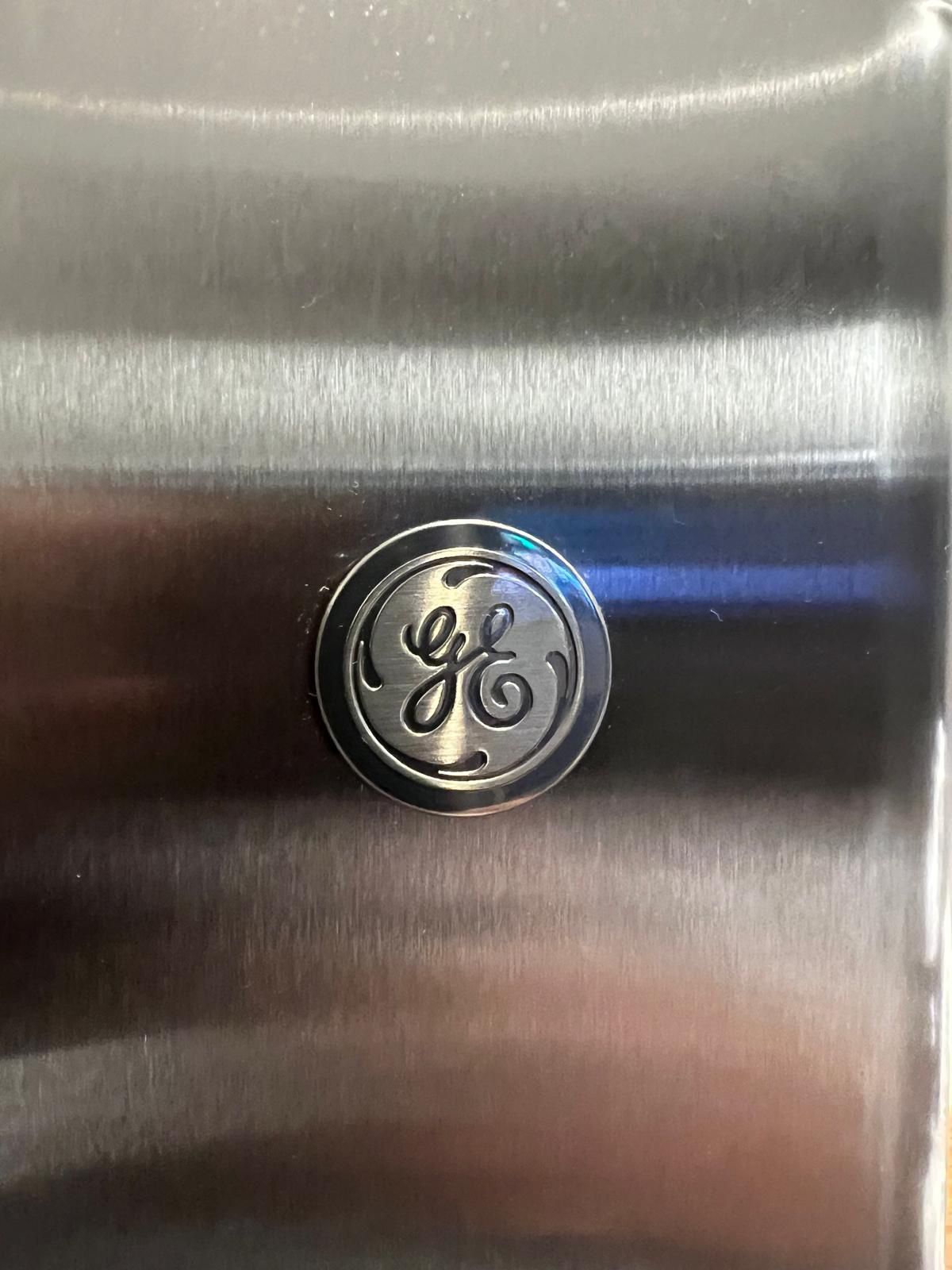 GE Fridge With Water And Ice Dispenser