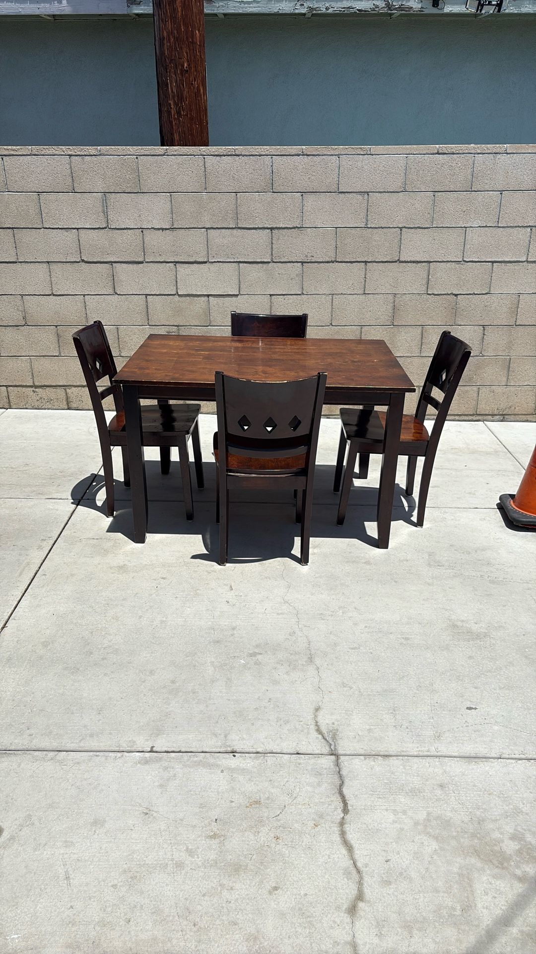 Dining Table (48x36x30)