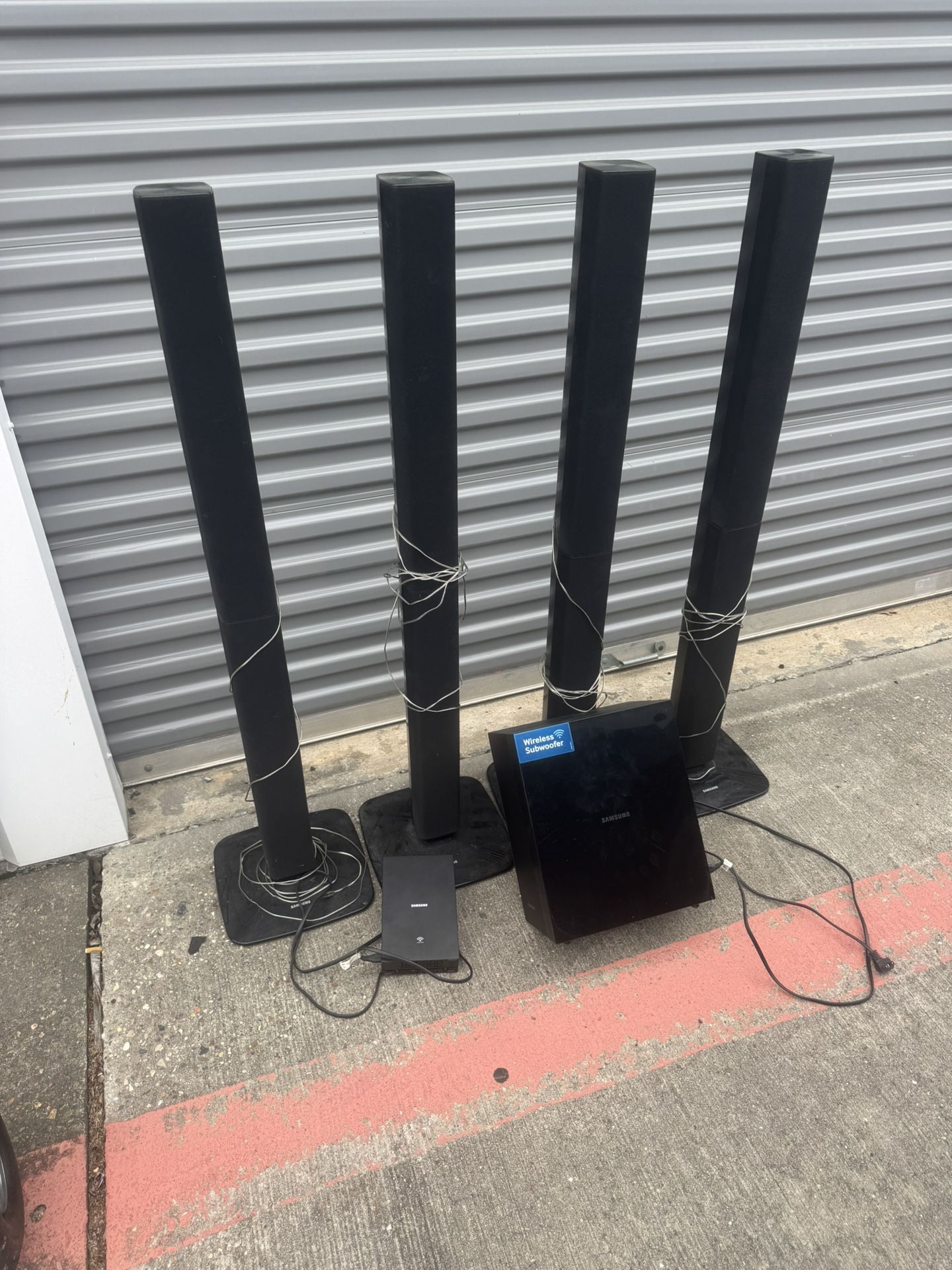 5+1 Samsung stereo speakers system with wireless subwoofer and sound bar