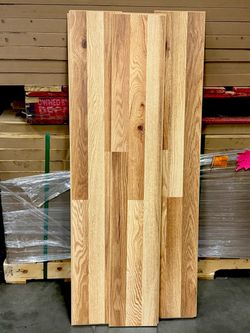 Pergo XP Haley Oak 10 mm T × 7.4 in. W Water Resistant Laminate Wood Flooring (19.63 sq. ft./case)