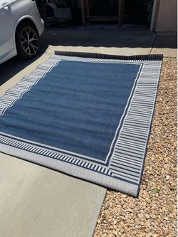 Outdoor Rug - Great condition!