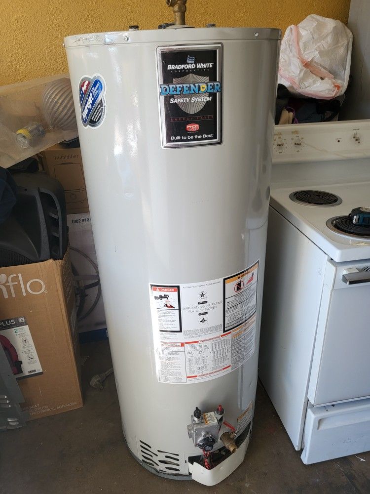 Gas Water Heater 50 Gal In Good Condition And Warranty Works Great for